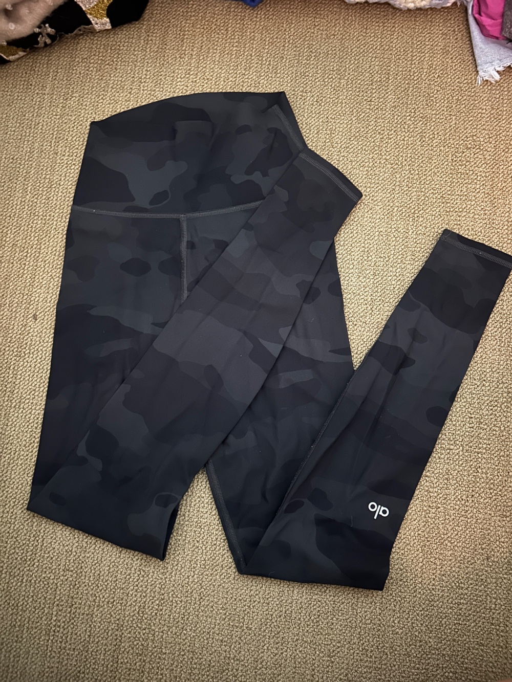 ALO Yoga Dark Charcoal Camo Leggings